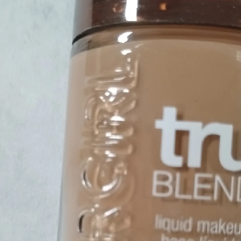 COVERGIRL TruBlend Liquid Foundation - Creamy Beige d 1
